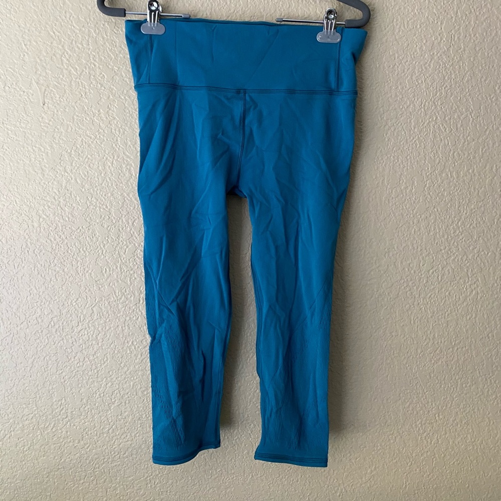 Sz 12 lululemon revel crop
